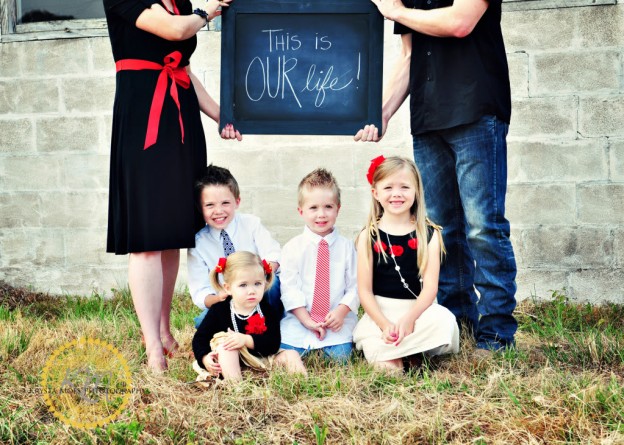 13 CREATIVE Family Picture Ideas for your next family photo session!