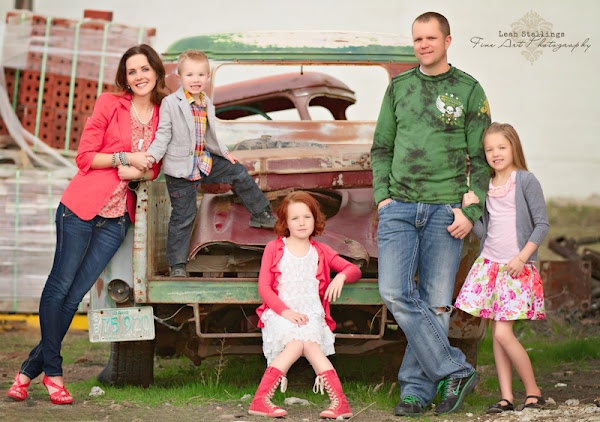Capturing-Joy.com What to Wear in Family Pictures by COLOR-Pink! 100+ Ideas!