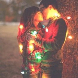 10 Christmas Picture Ideas Using Lights| Capturing-Joy.com