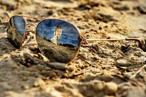 sunglasses on the beach reflection pictures