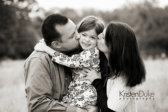 15 of the Best Family Picture Poses with 1 Child!  Capturing-Joy.com