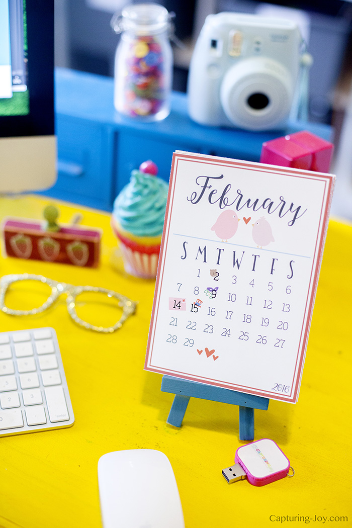 Free Printable desk calendar for holidays