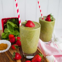 Protein packed Green Strawberry healthy smoothie recipe