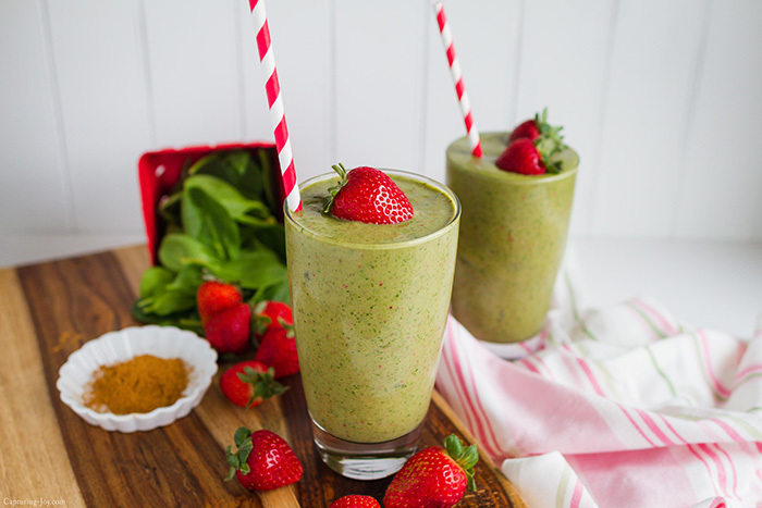 Protein packed Green Strawberry healthy smoothie recipe