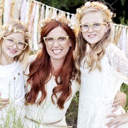 floral-crowns-and-glitter-glasses